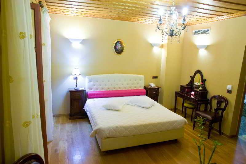 Kyveli Suites