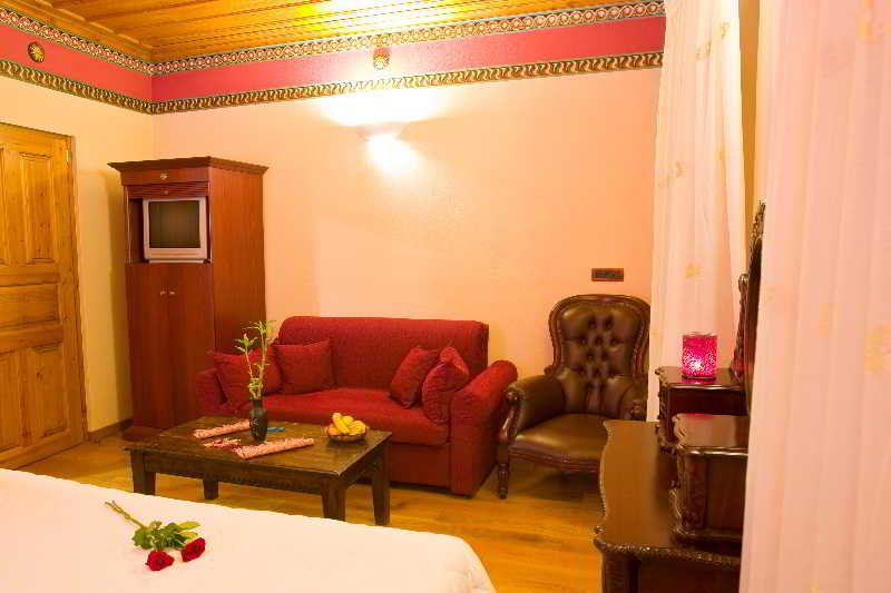 Kyveli Suites