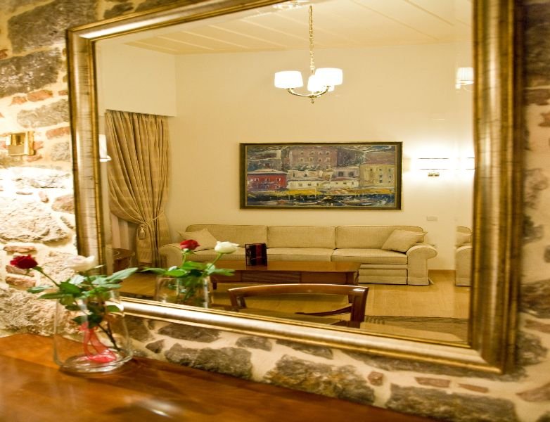 Xenon Inn