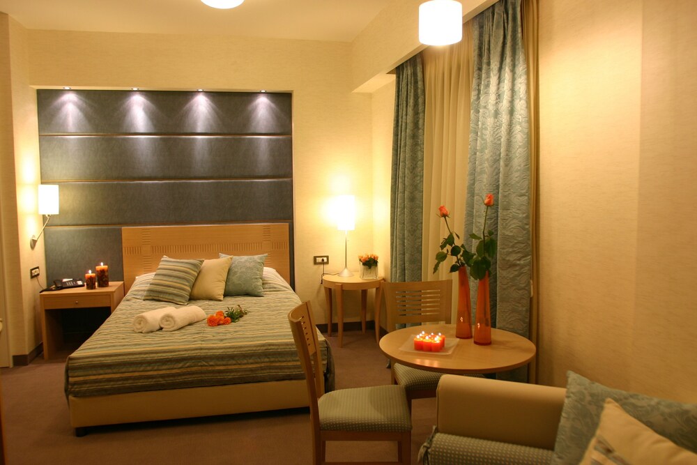 Alexandros Hotel