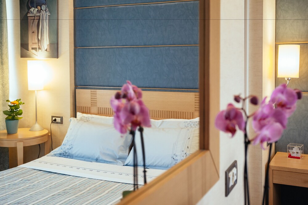 Alexandros Hotel