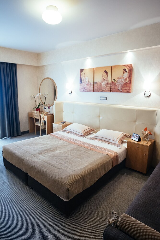 Alexandros Hotel
