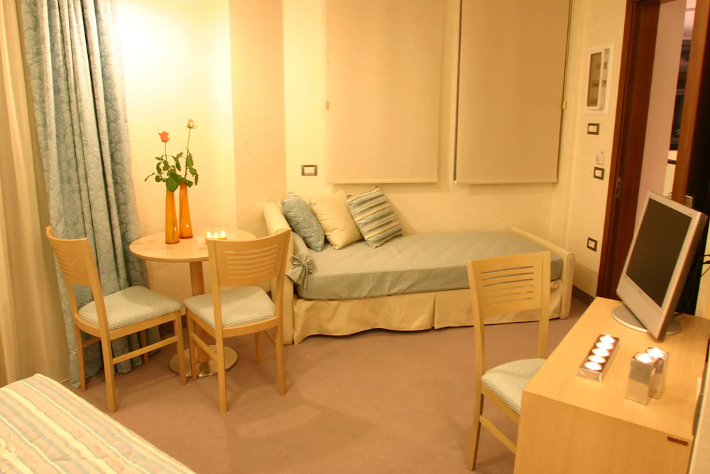 Alexandros Hotel