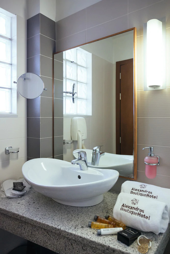 Alexandros Hotel