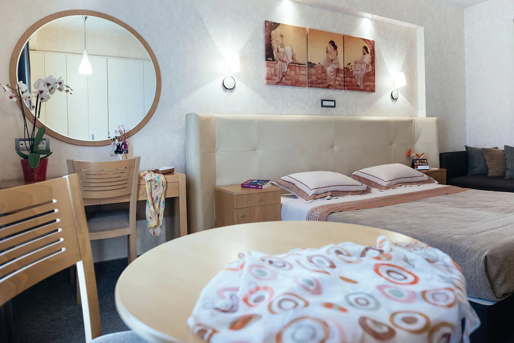 Alexandros Hotel