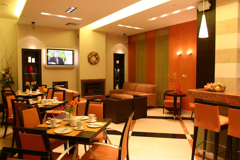 Alexandros Hotel