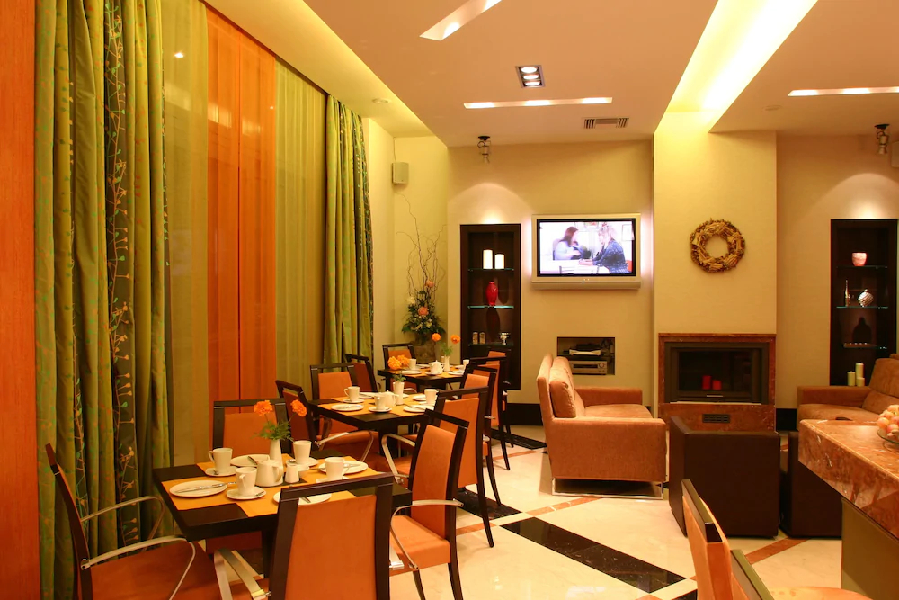 Alexandros Hotel