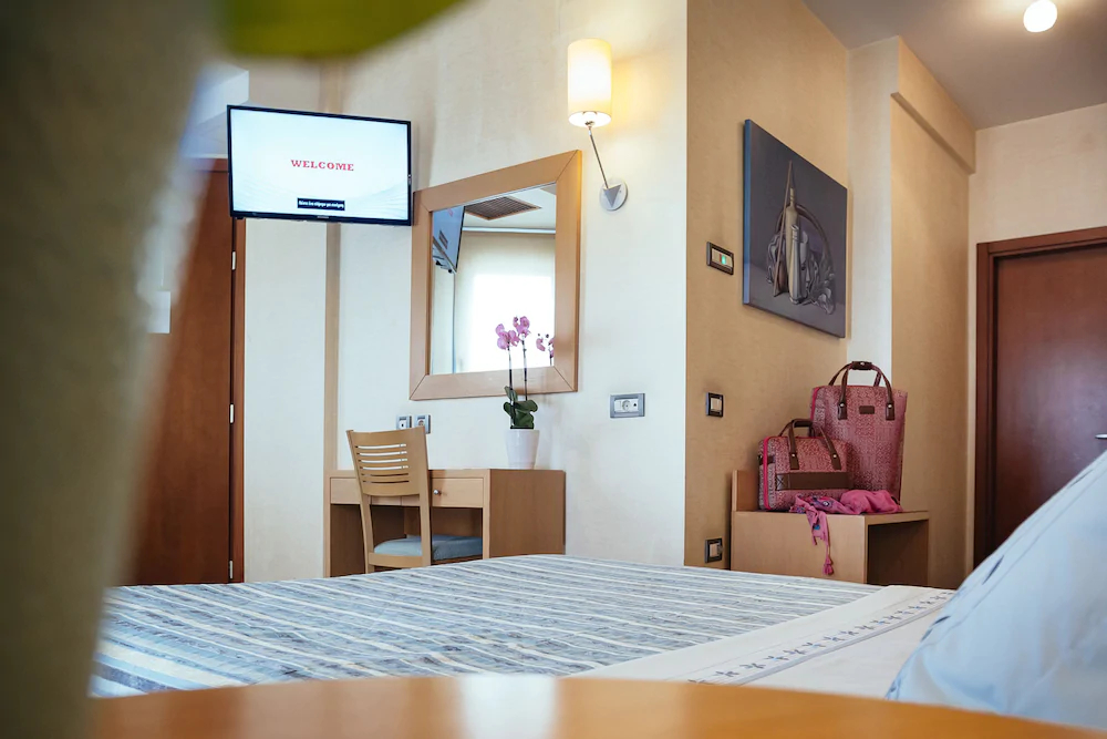 Alexandros Hotel