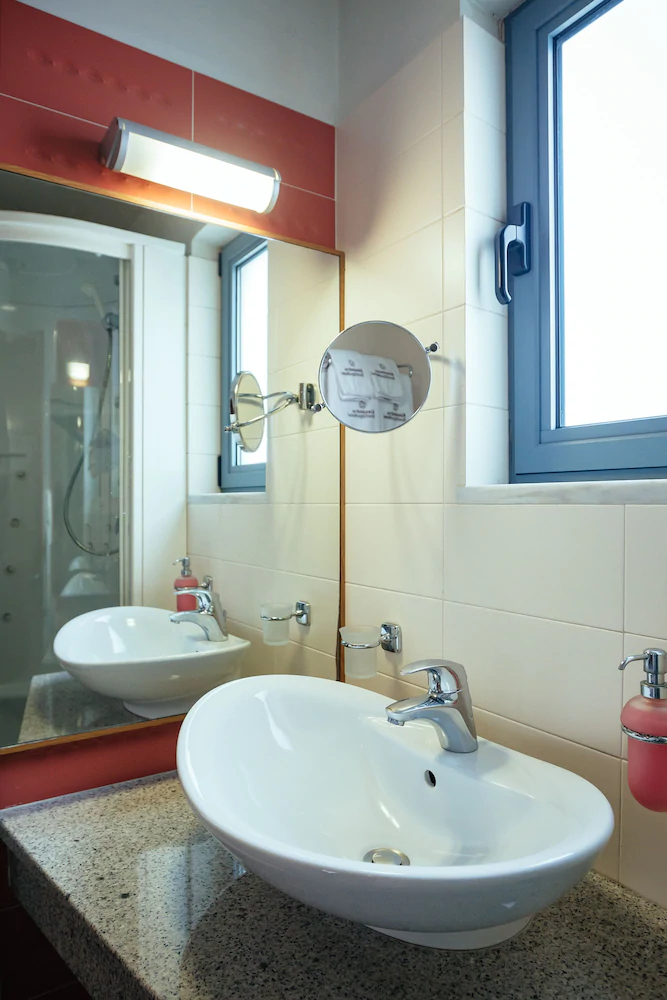 Alexandros Hotel
