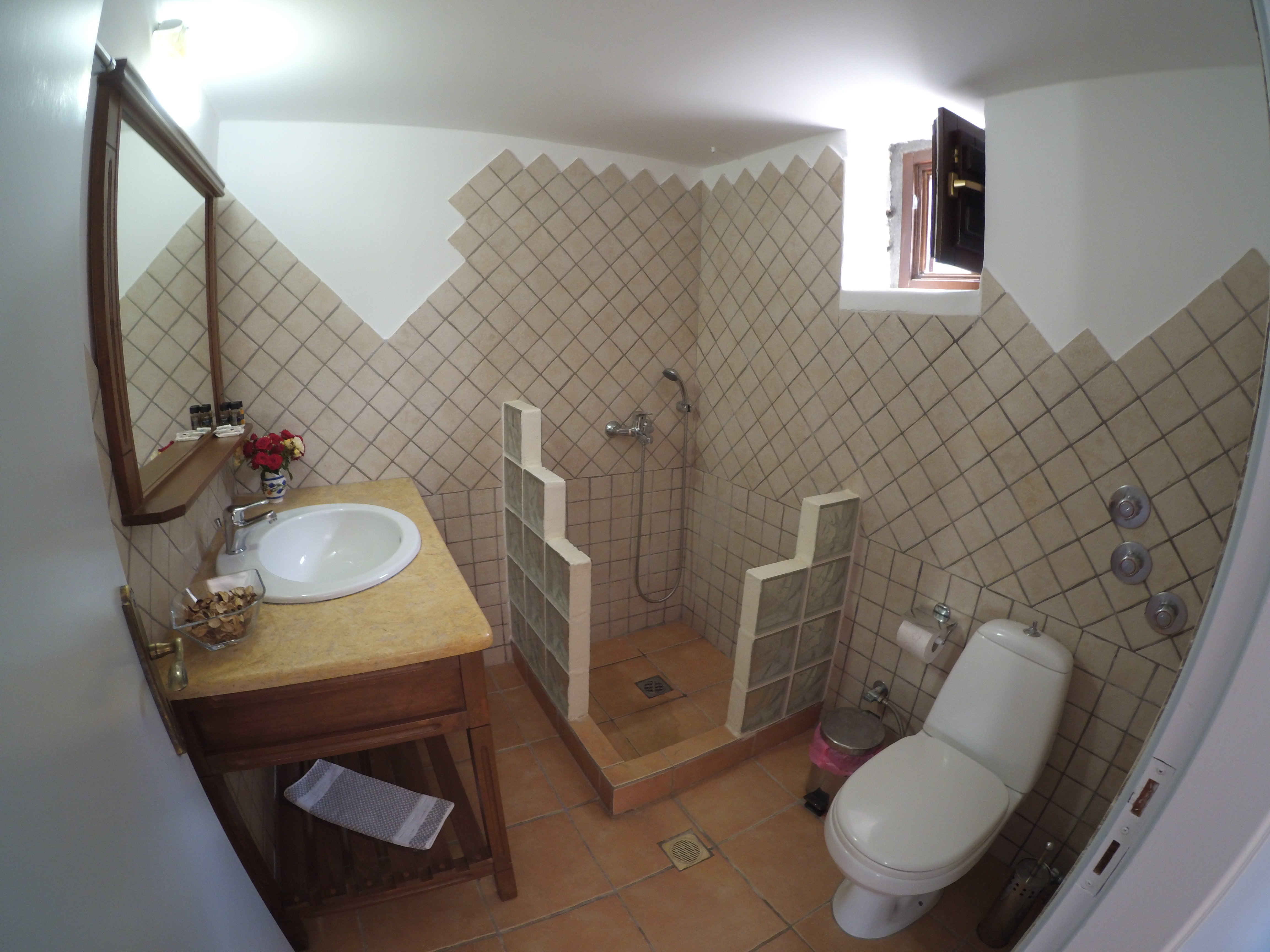 Onar Mani Suites