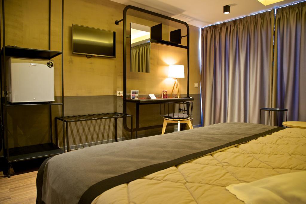 Adonis City Hotel