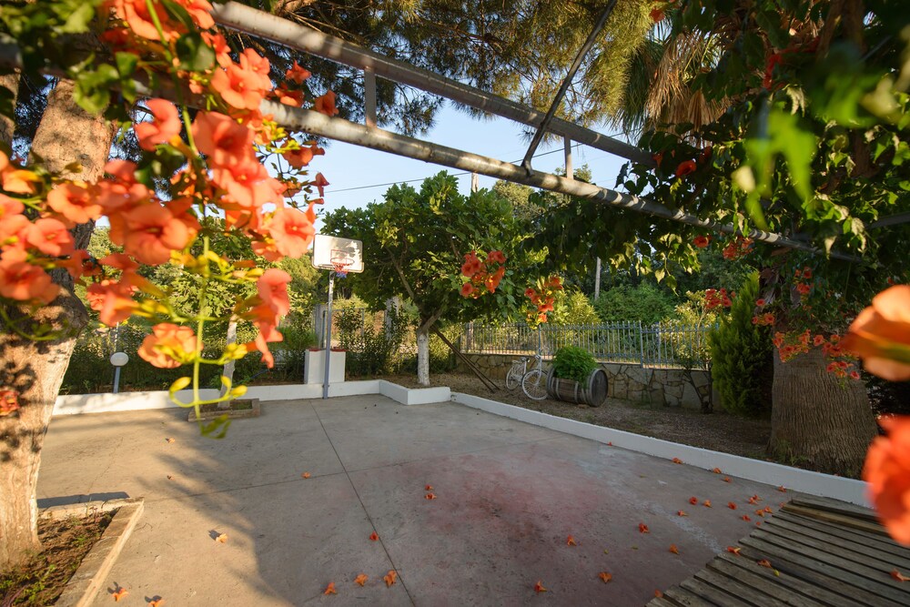Dimitra Apartment Hotel