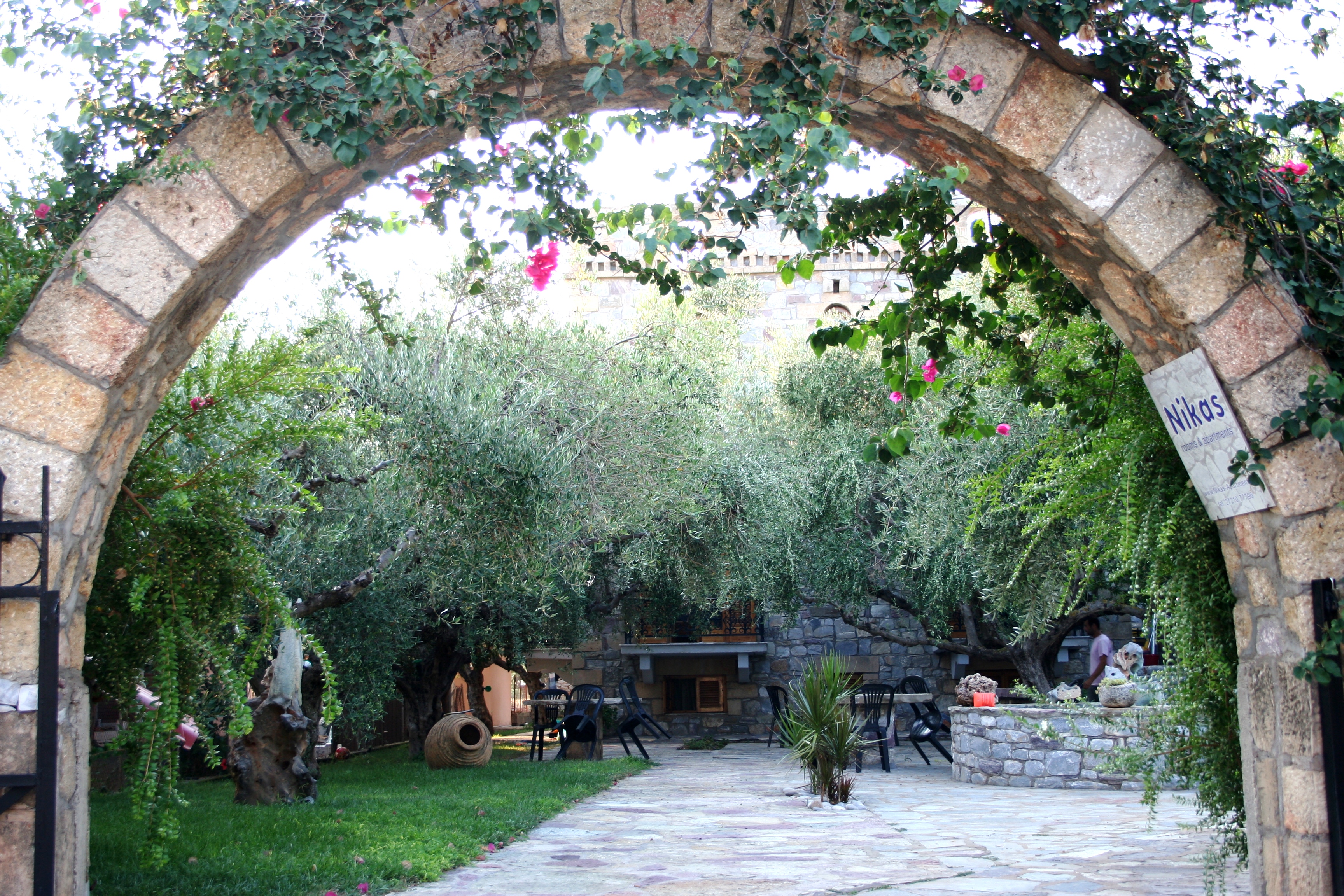 Nikas Rooms & Apartments