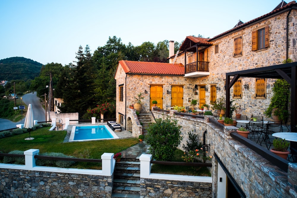 Eos Traditional Guesthouse