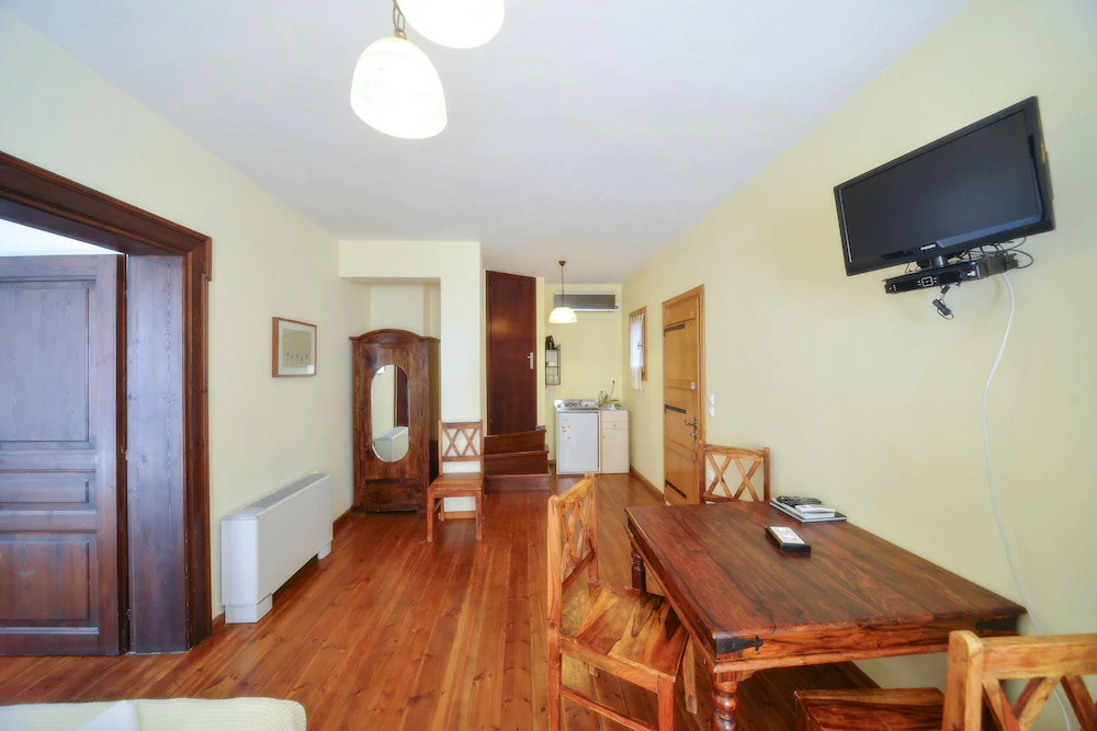 Eos Traditional Guesthouse
