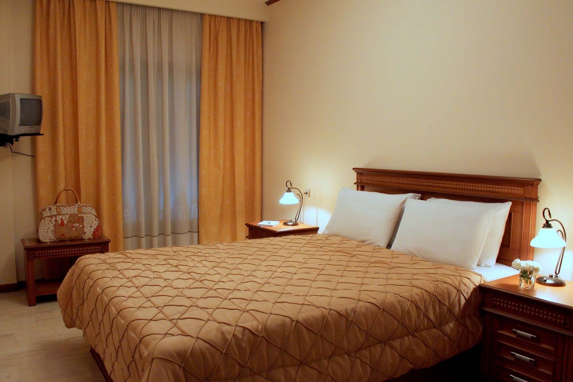 Hotel Famissi