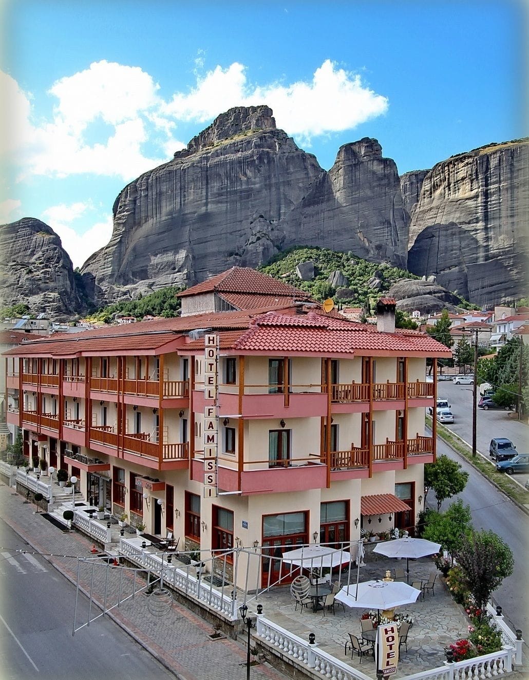Hotel Famissi