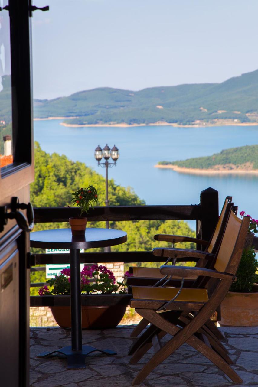 Chrisopeleia Lake View