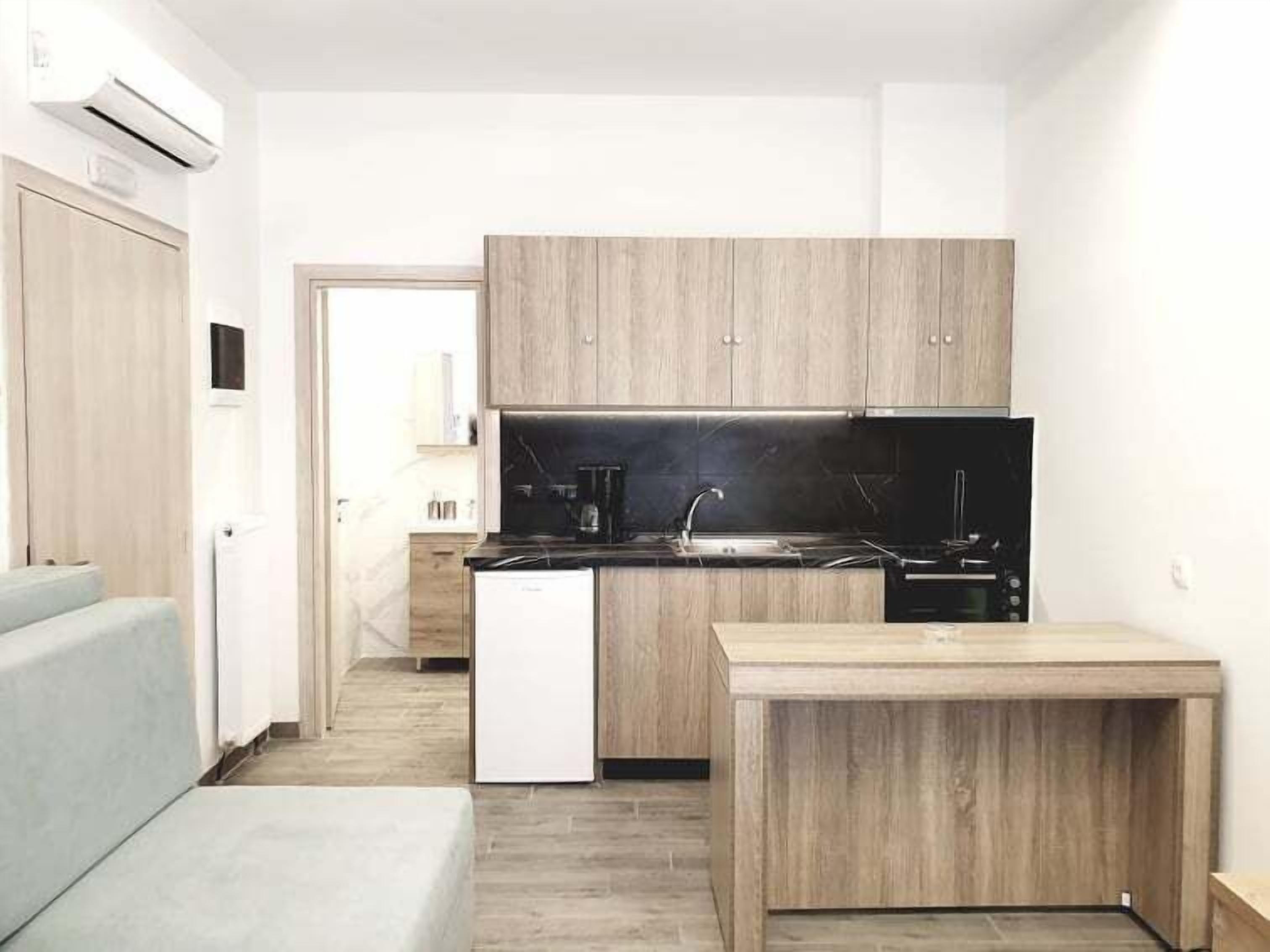 Eantos Studios & Suites