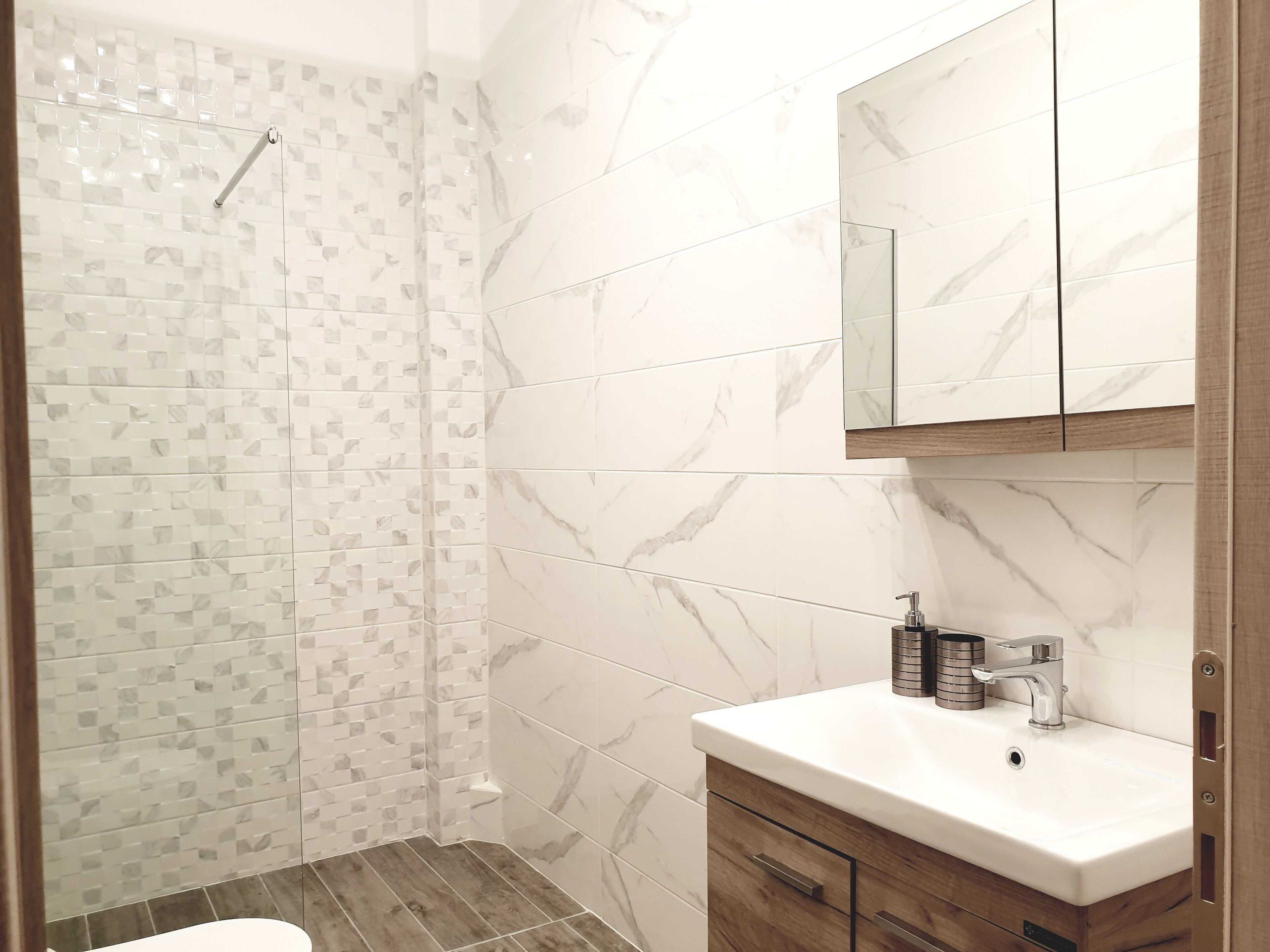 Eantos Studios & Suites