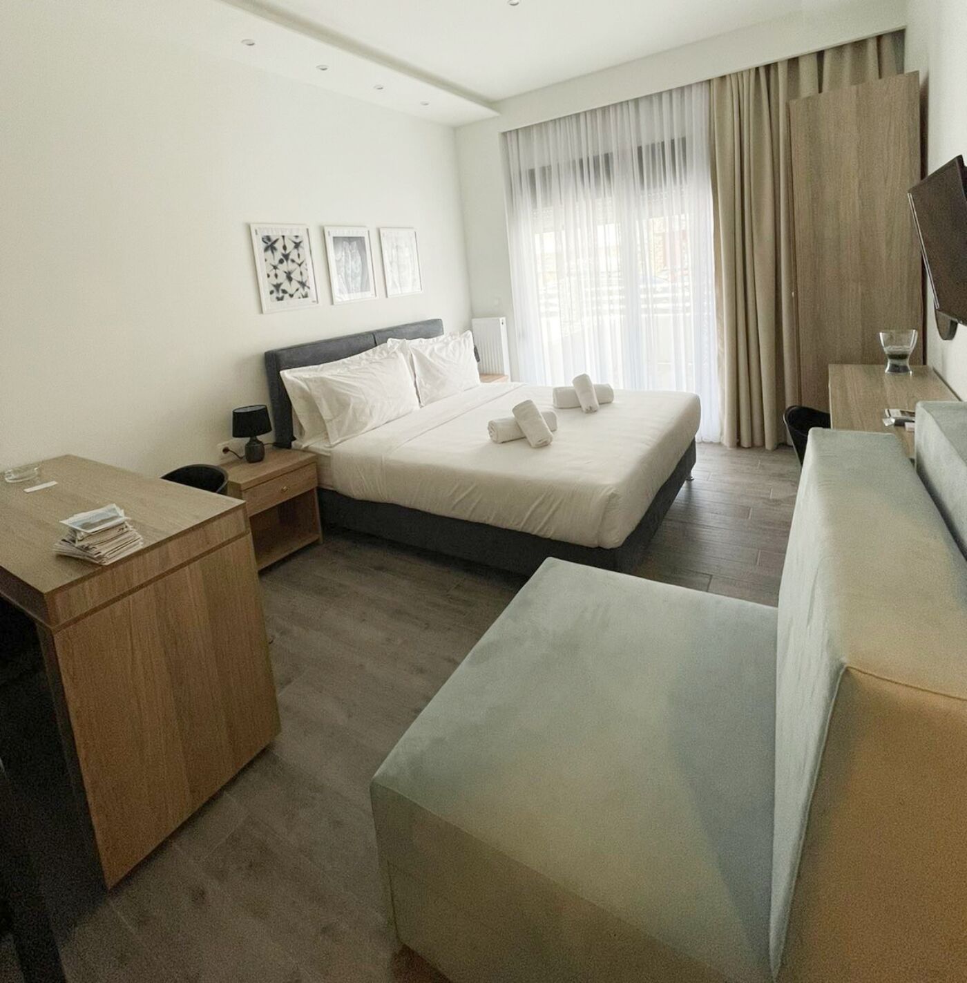 Eantos Studios & Suites