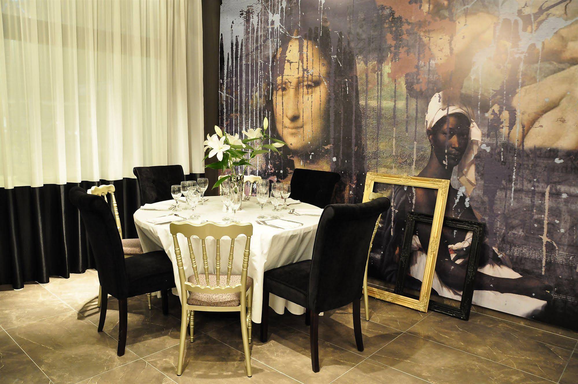 Gallery Art Hotel