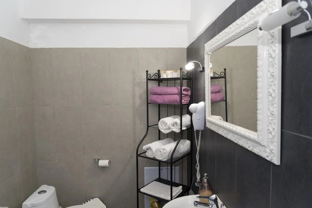 Uno Apartments