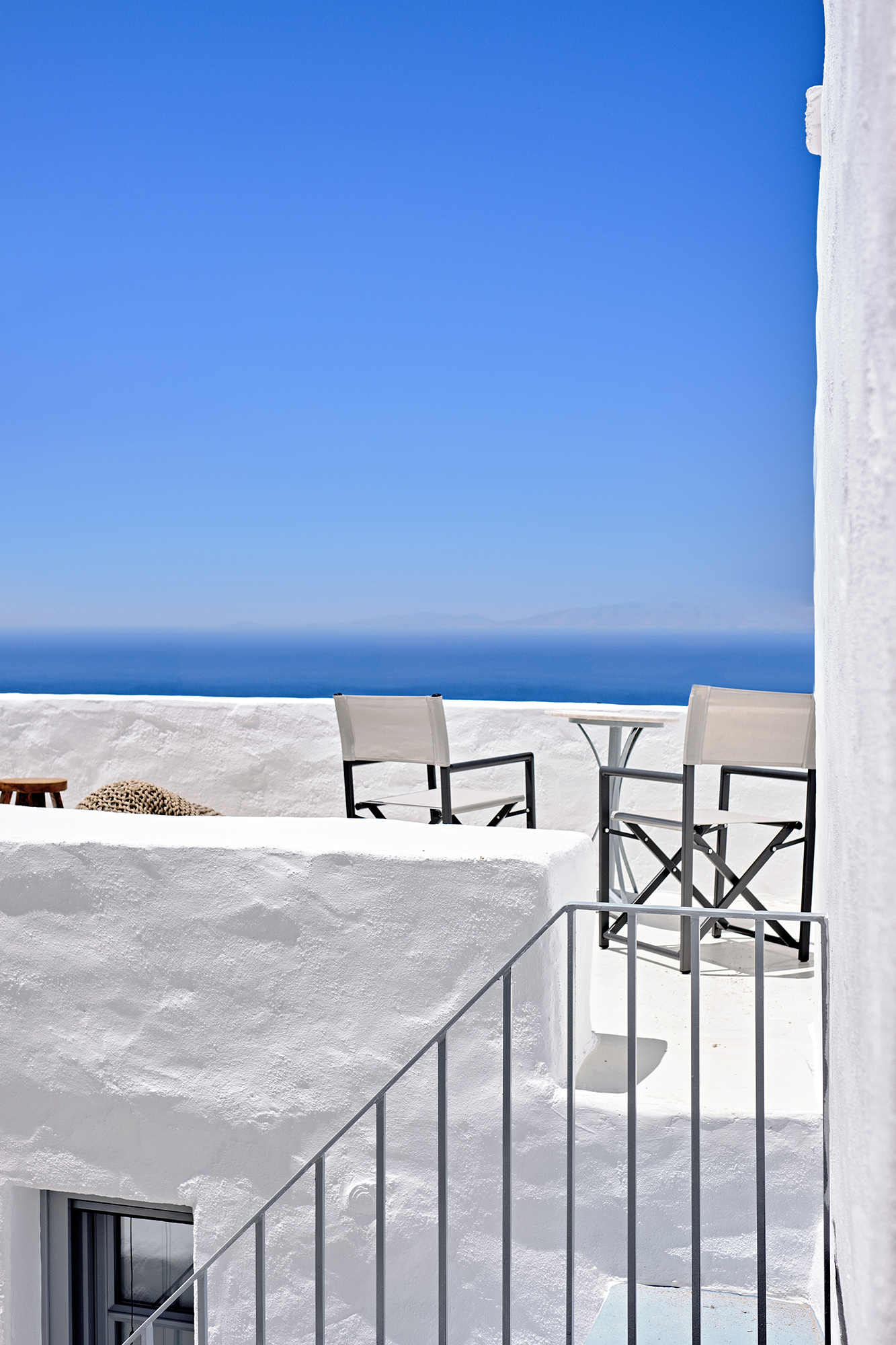 Living Theros Luxury Suites