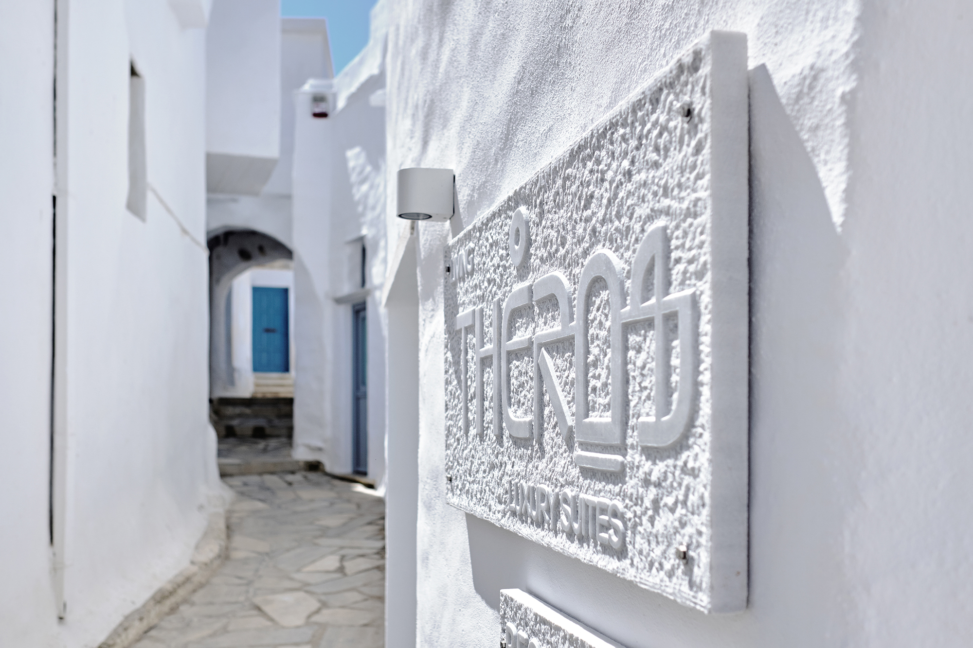 Living Theros Luxury Suites