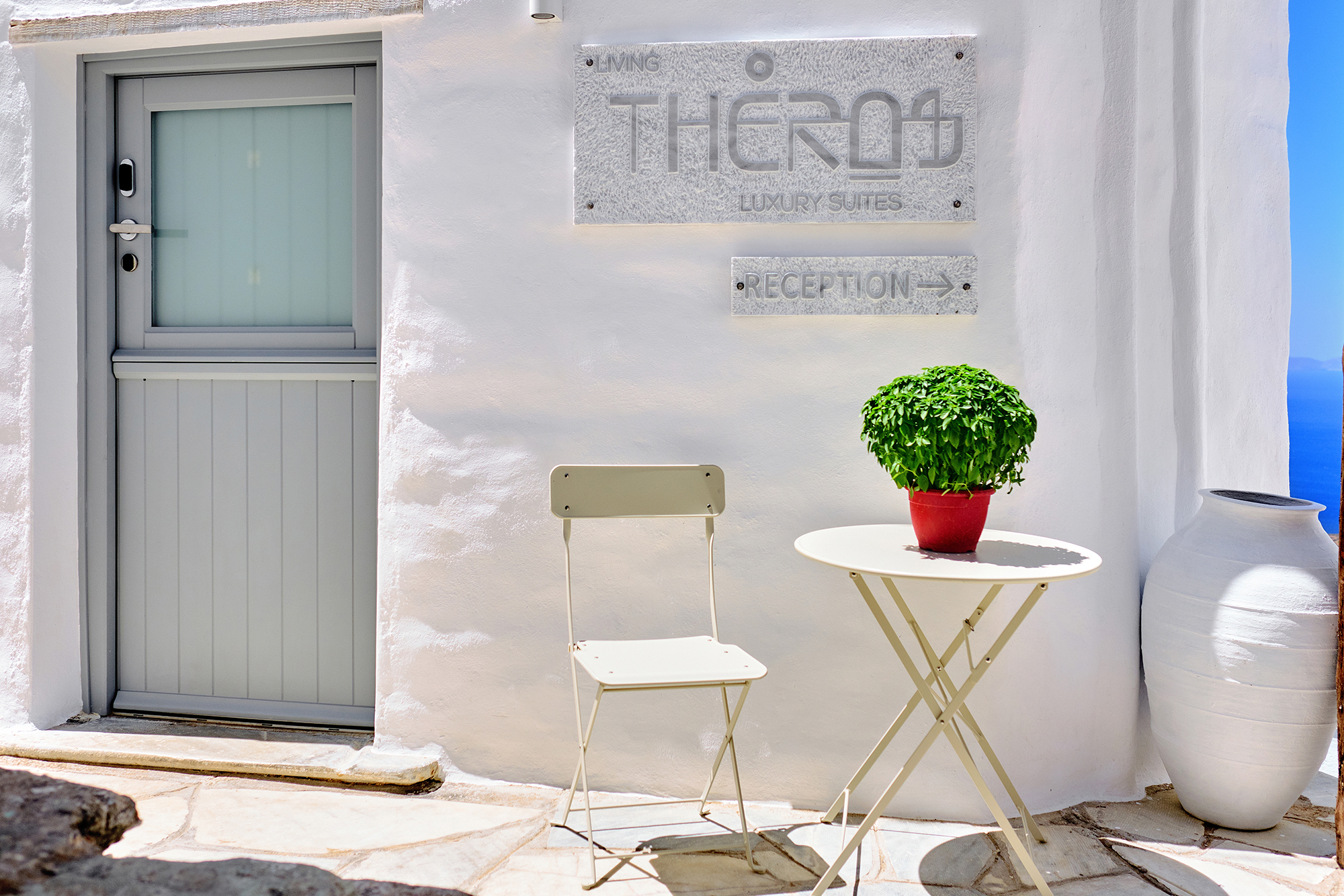 Living Theros Luxury Suites