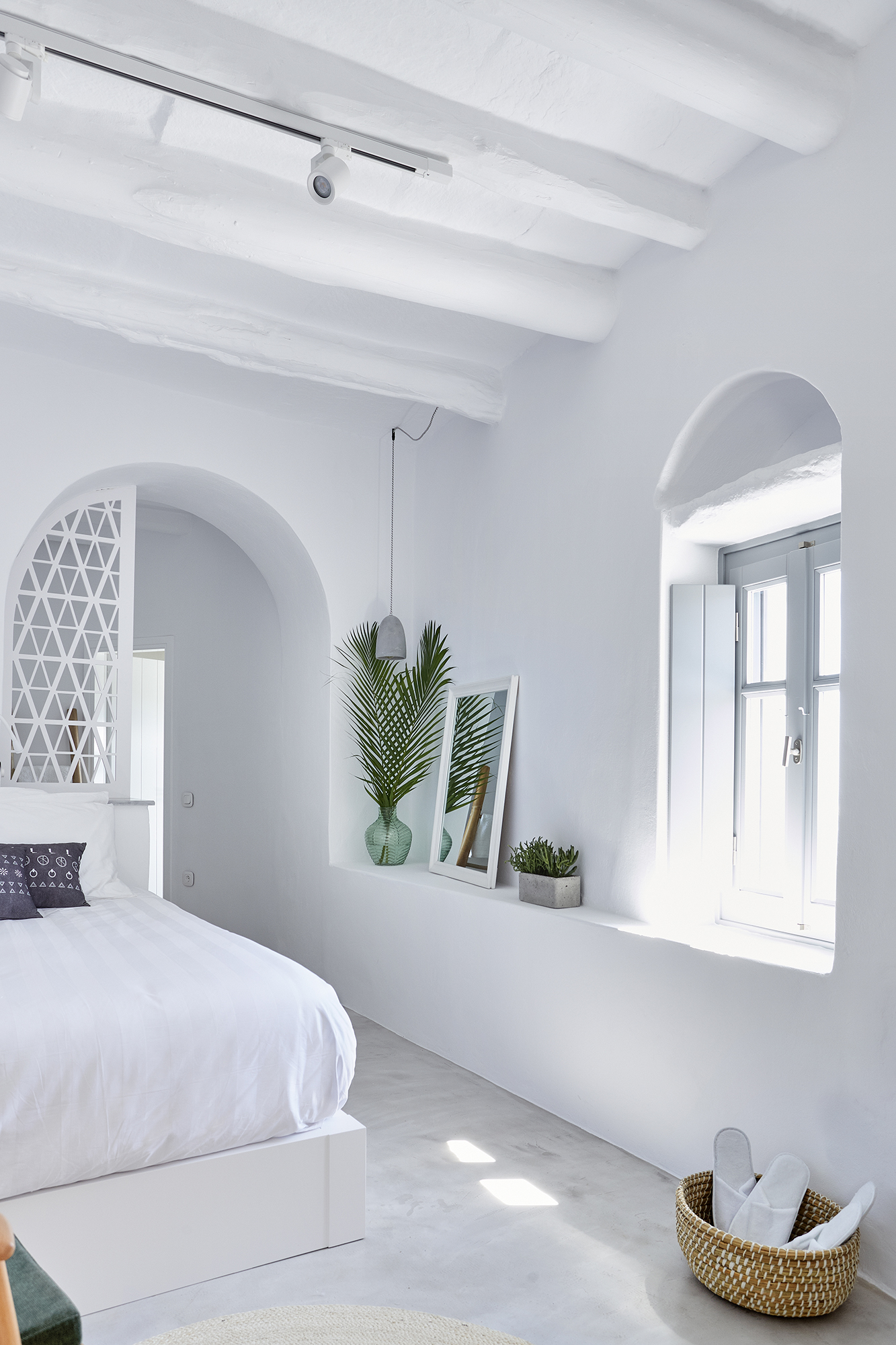 Living Theros Luxury Suites