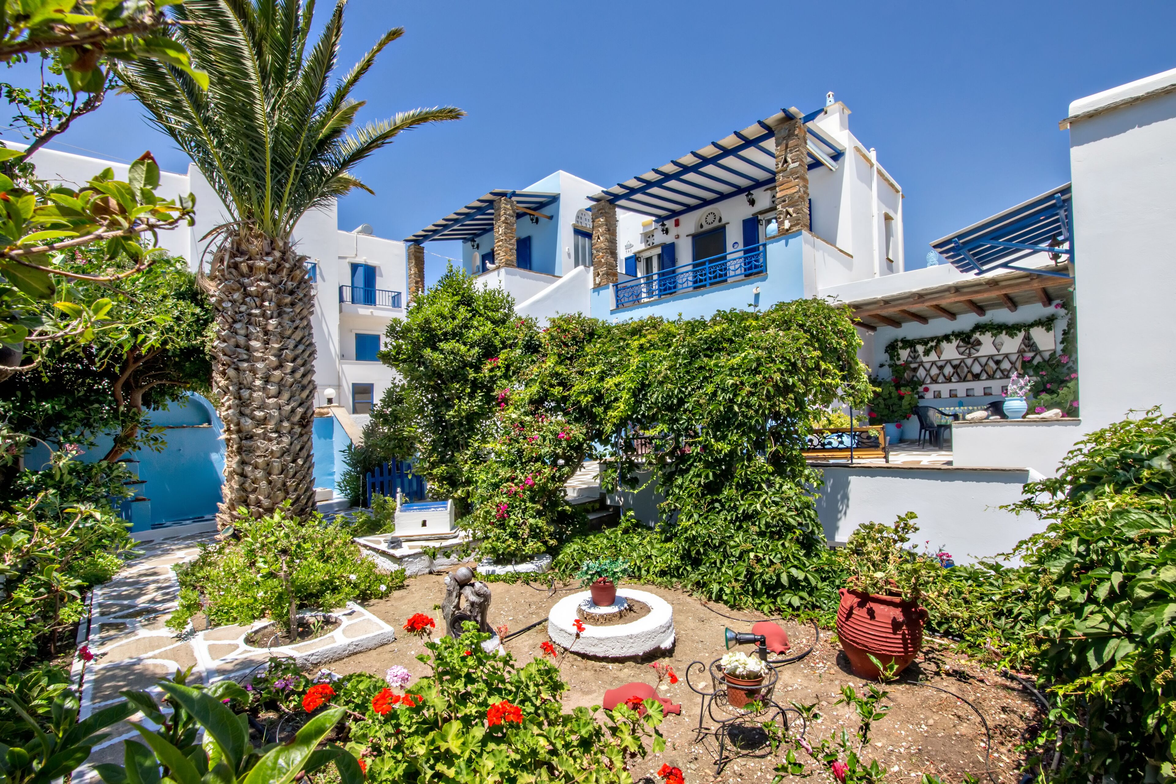 Irini Apartments & Studios