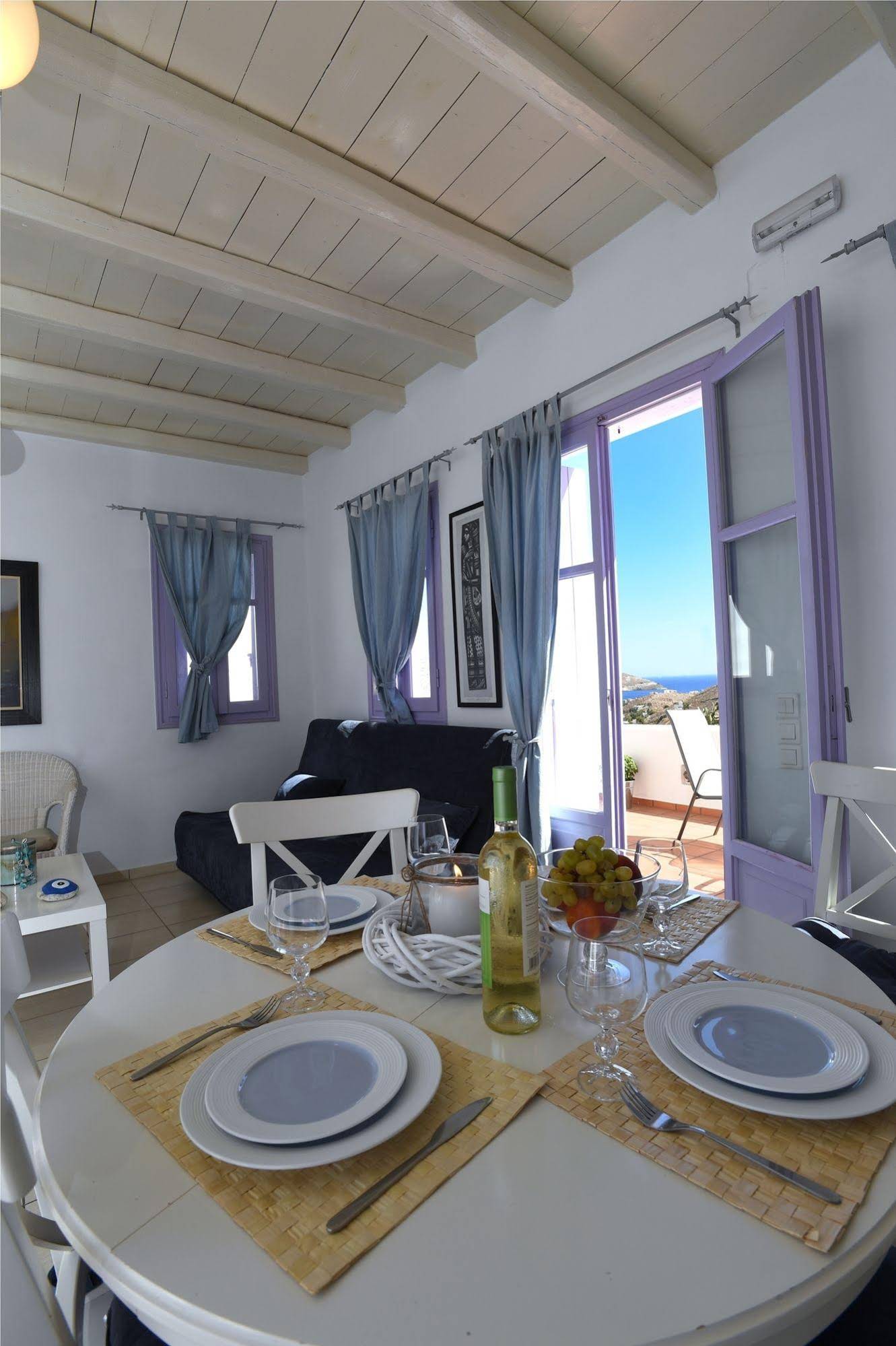 Glafki Studios & Suites