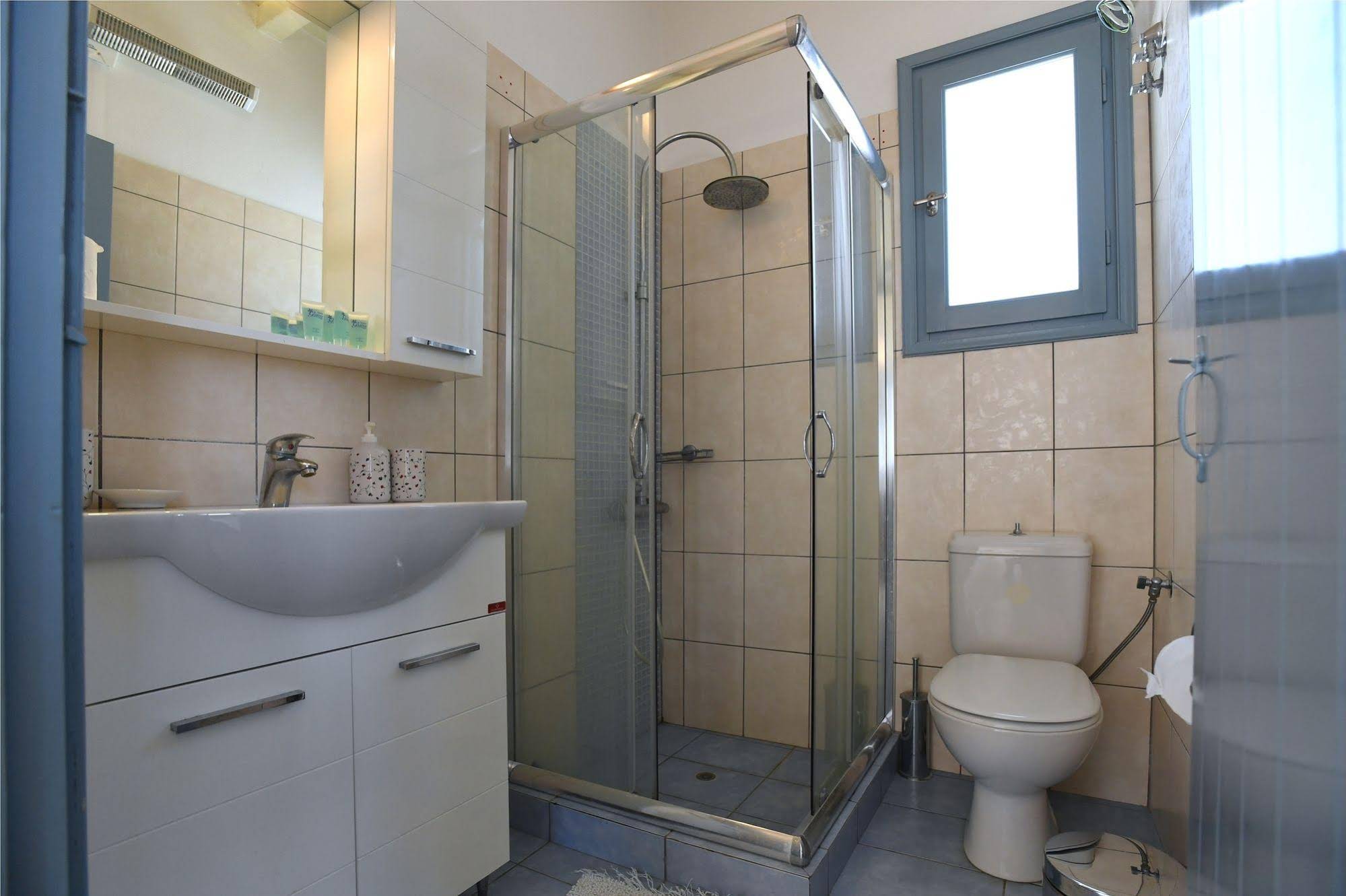 Glafki Studios & Suites