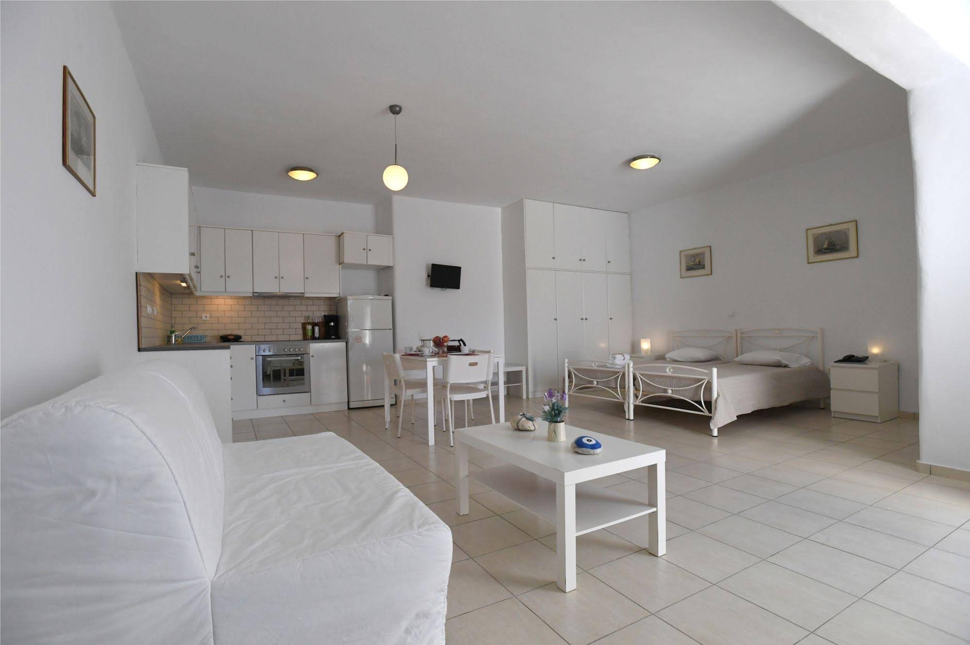 Glafki Studios & Suites