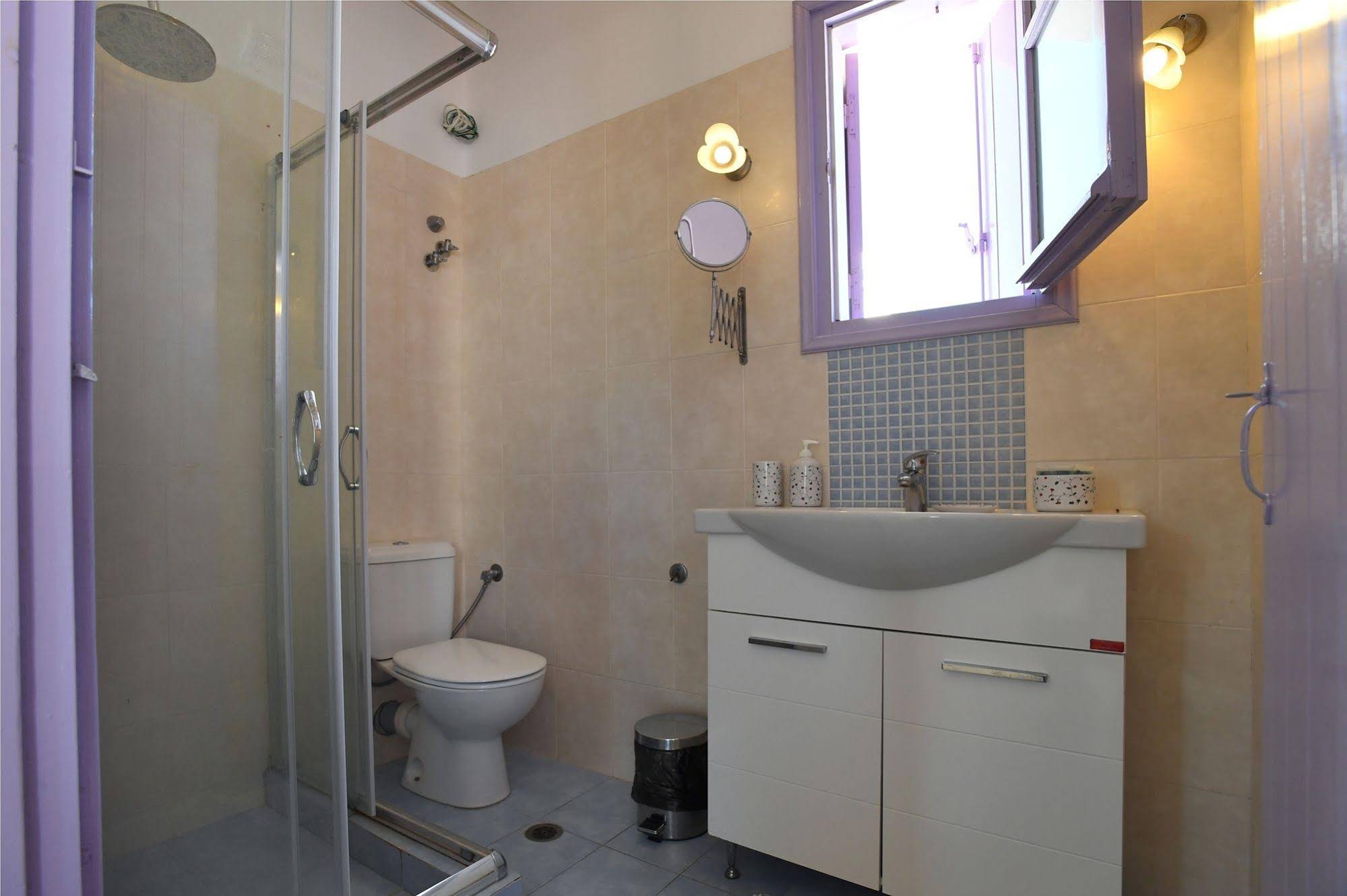 Glafki Studios & Suites