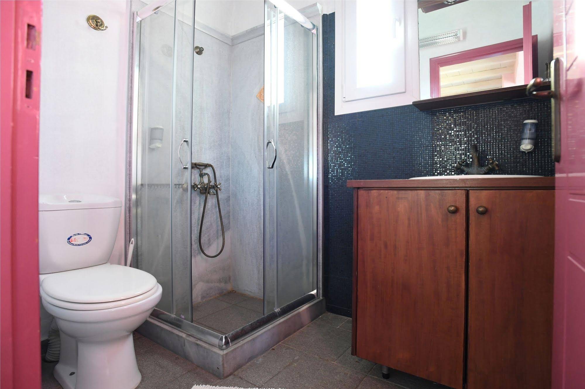 Glafki Studios & Suites