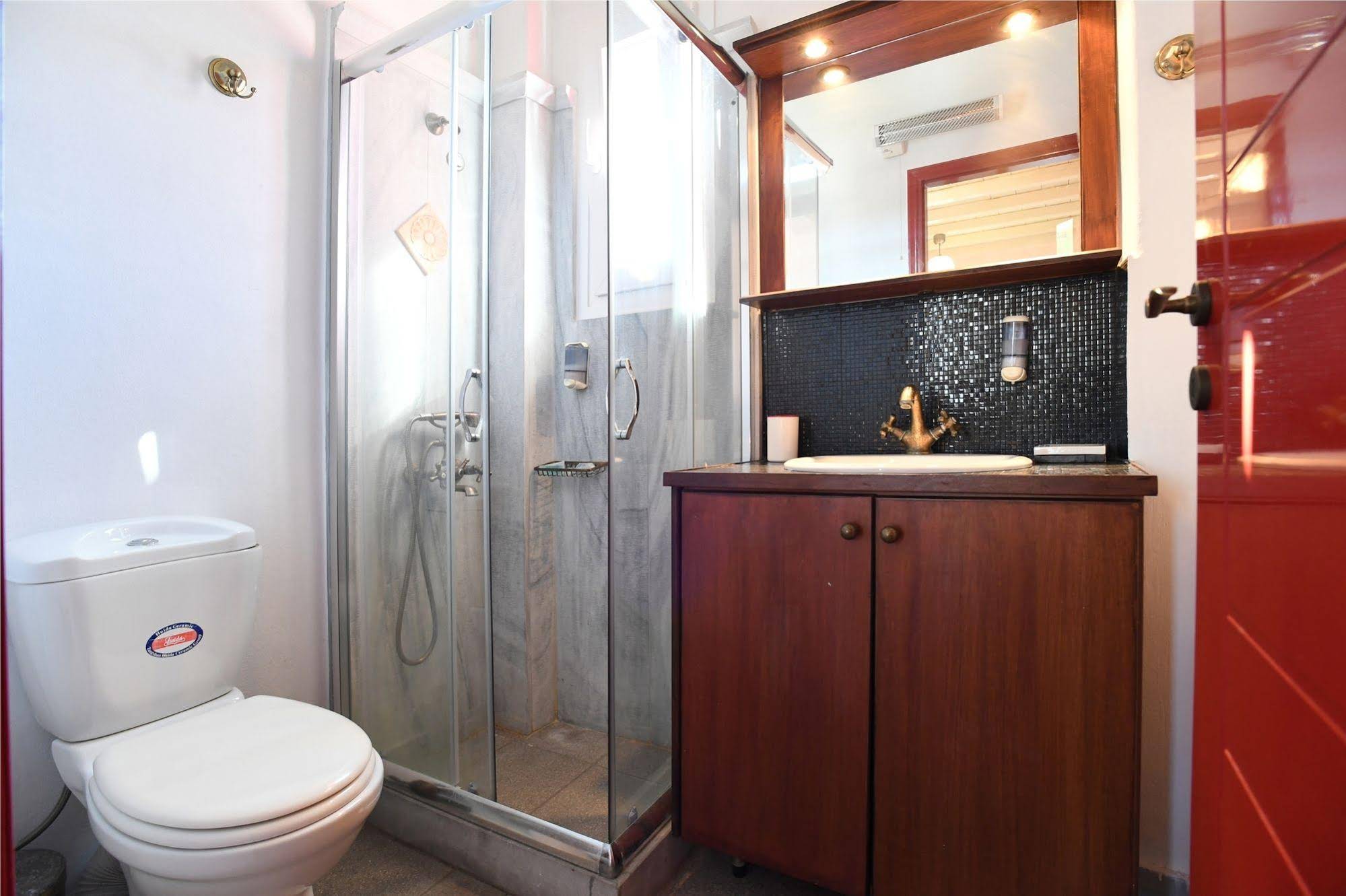 Glafki Studios & Suites