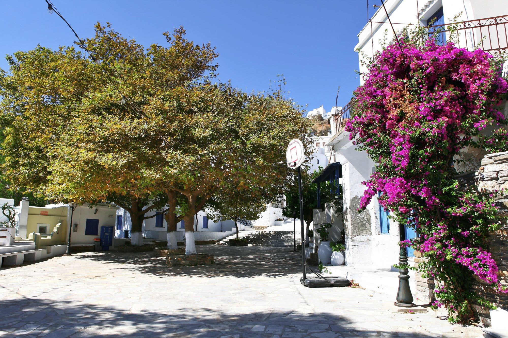 Tinos E Houses