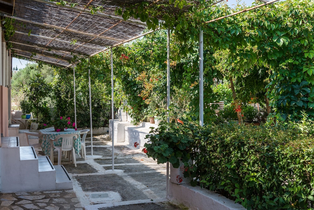 Roussa's Apartments