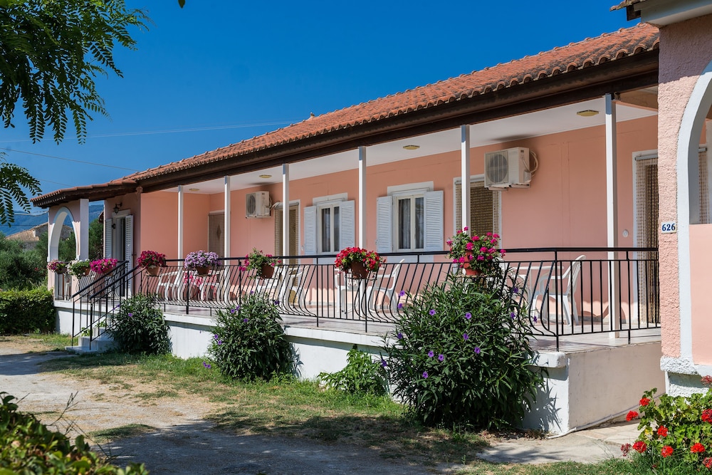 Roussa's Apartments
