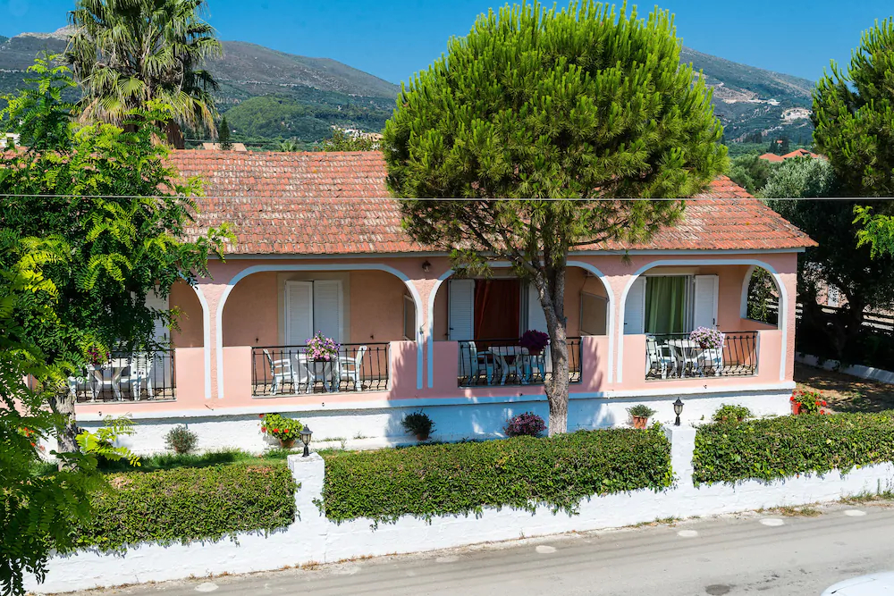 Roussa's Apartments