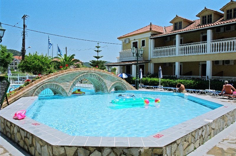 Elpida Hotel