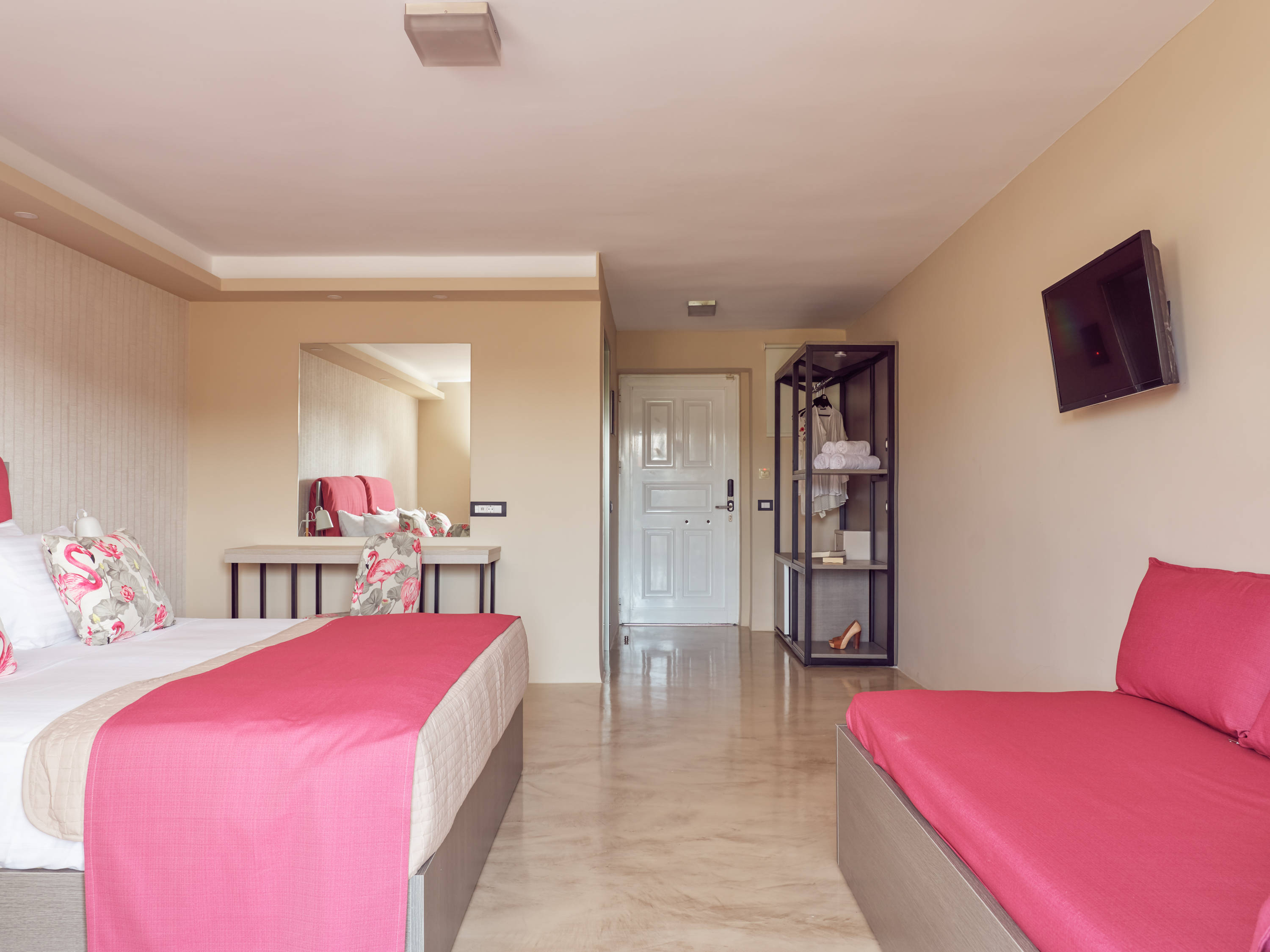 Koukounaria Hotel & Suites