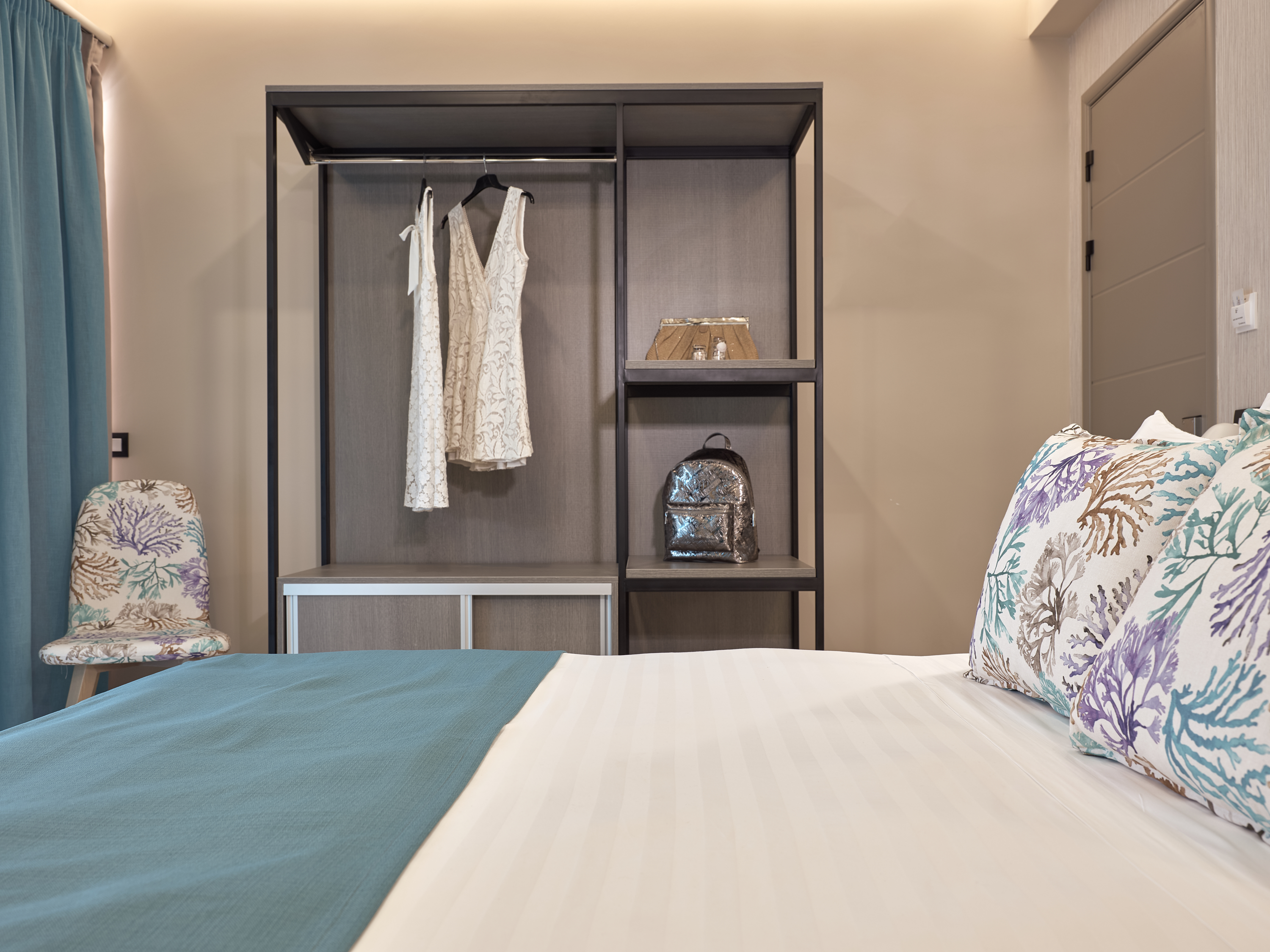 Koukounaria Hotel & Suites