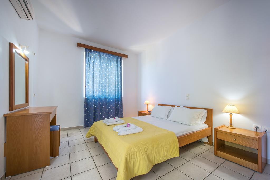Koukounaria Hotel & Suites