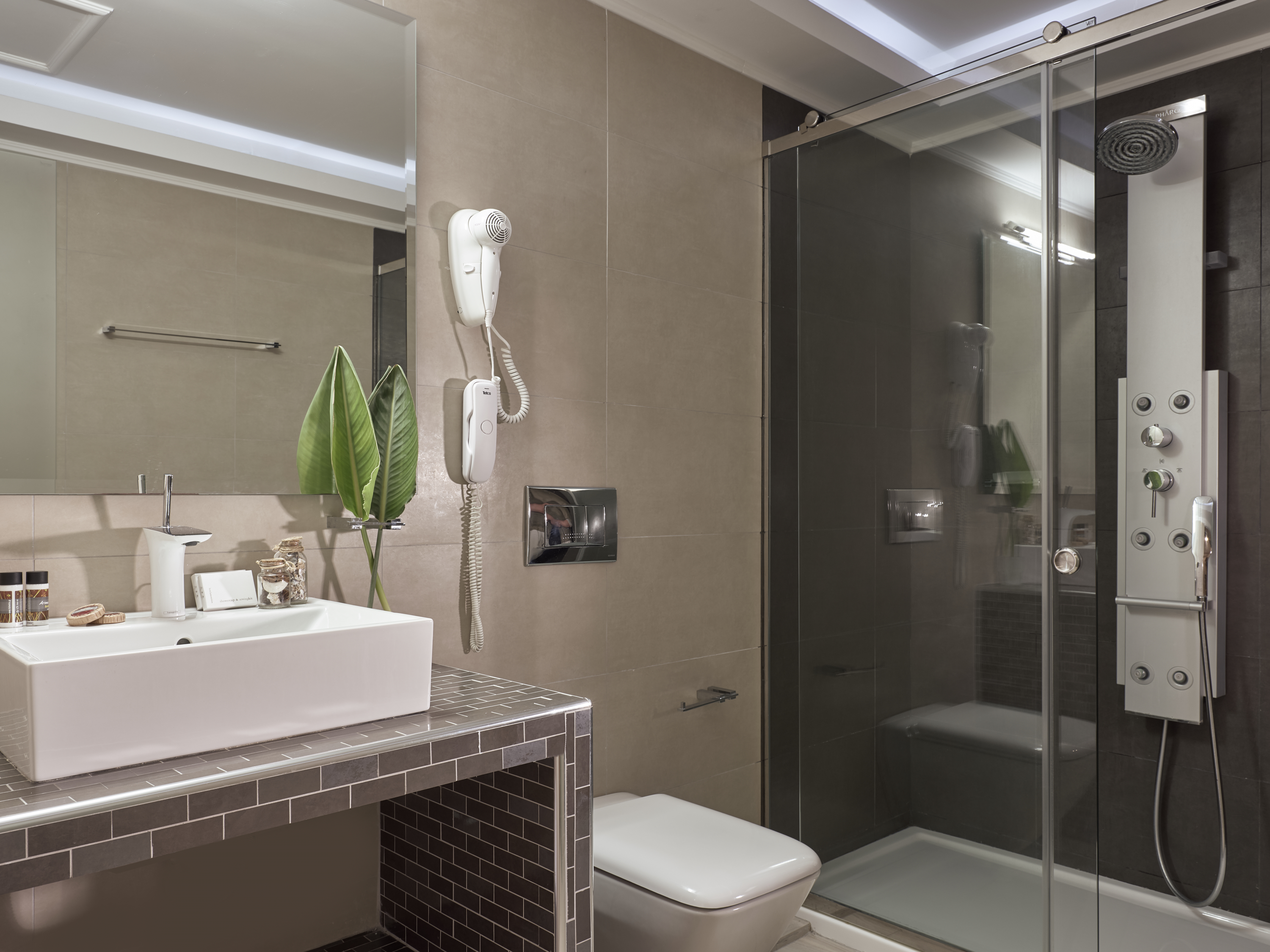 Koukounaria Hotel & Suites