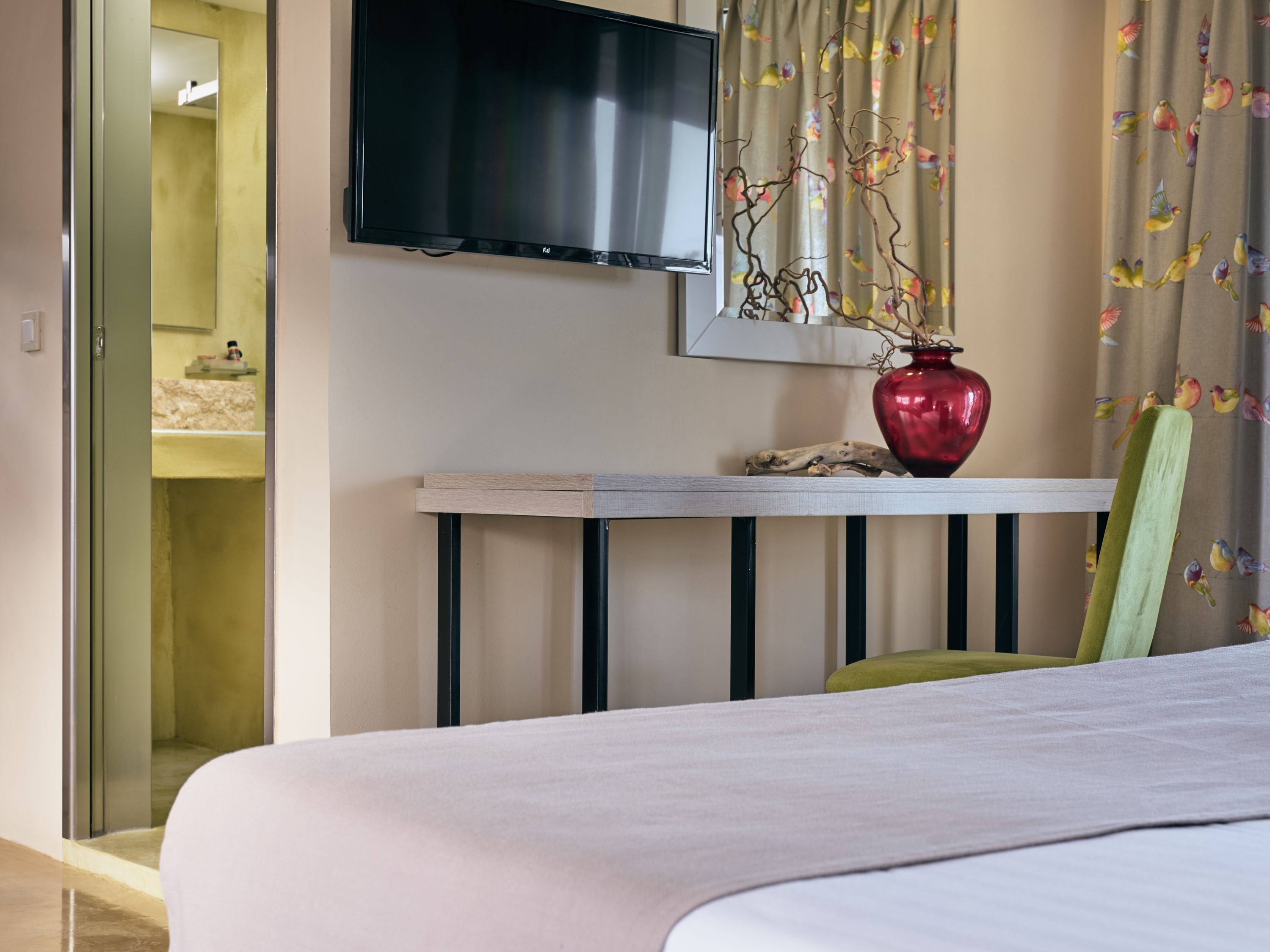 Koukounaria Hotel & Suites