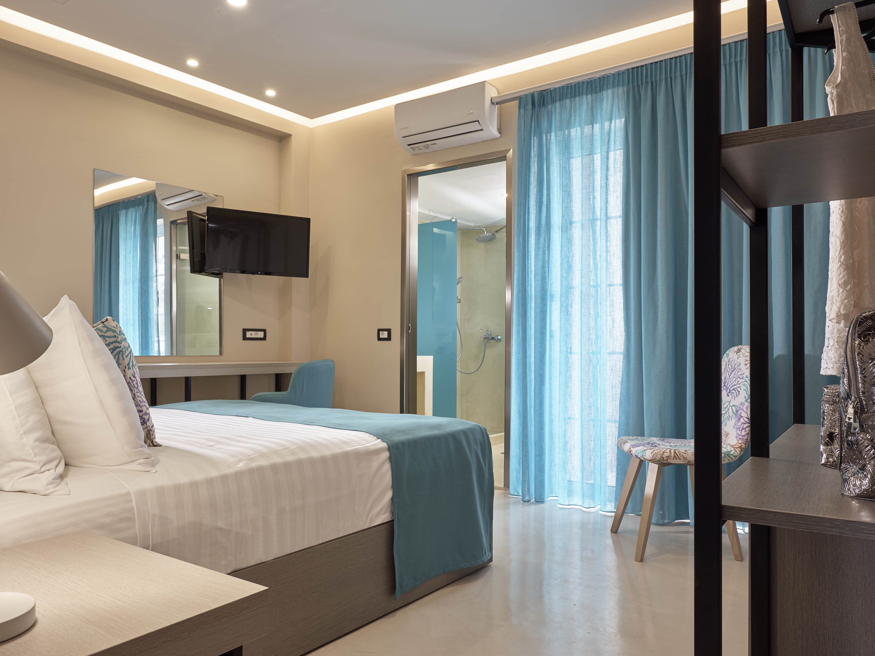 Koukounaria Hotel & Suites