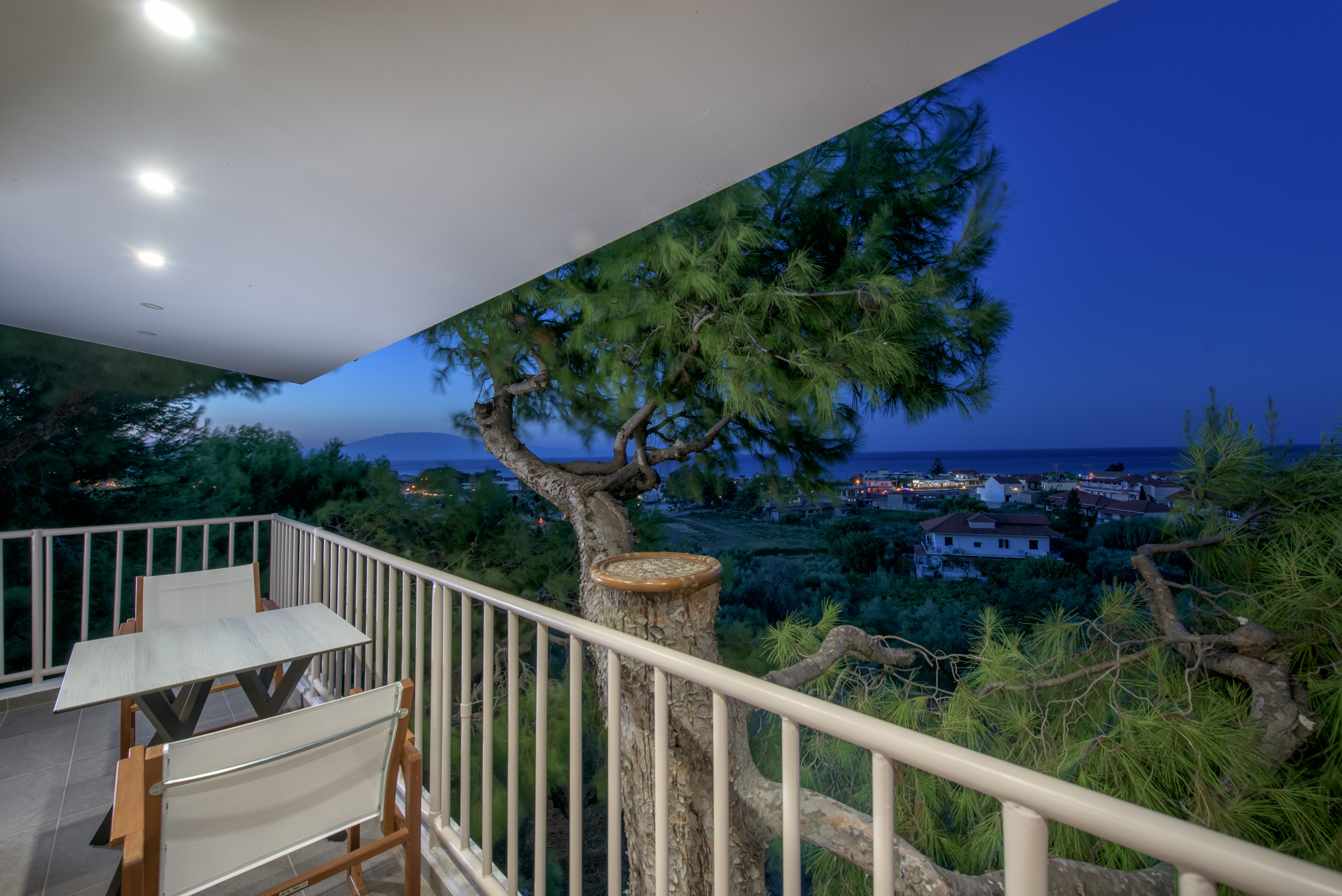 Koukounaria Hotel & Suites